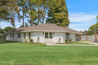 401 Cherokee Lane, Lafayette, LA 70508