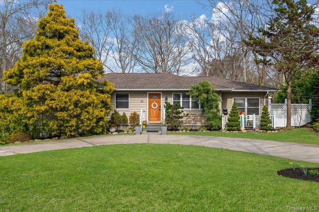 26 Bittersweet Avenue, Hampton Bays, NY 11946