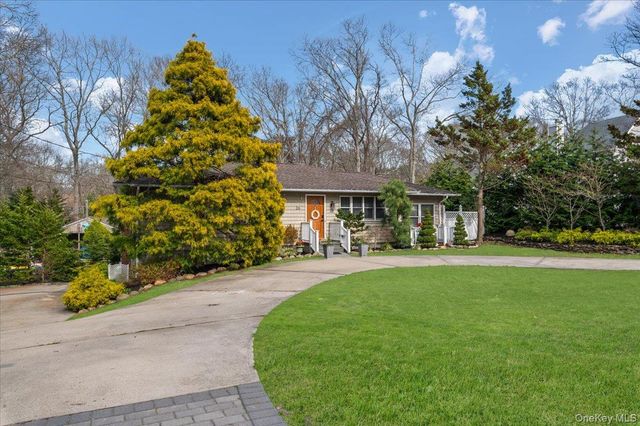 26 Bittersweet Avenue, Hampton Bays, NY 11946