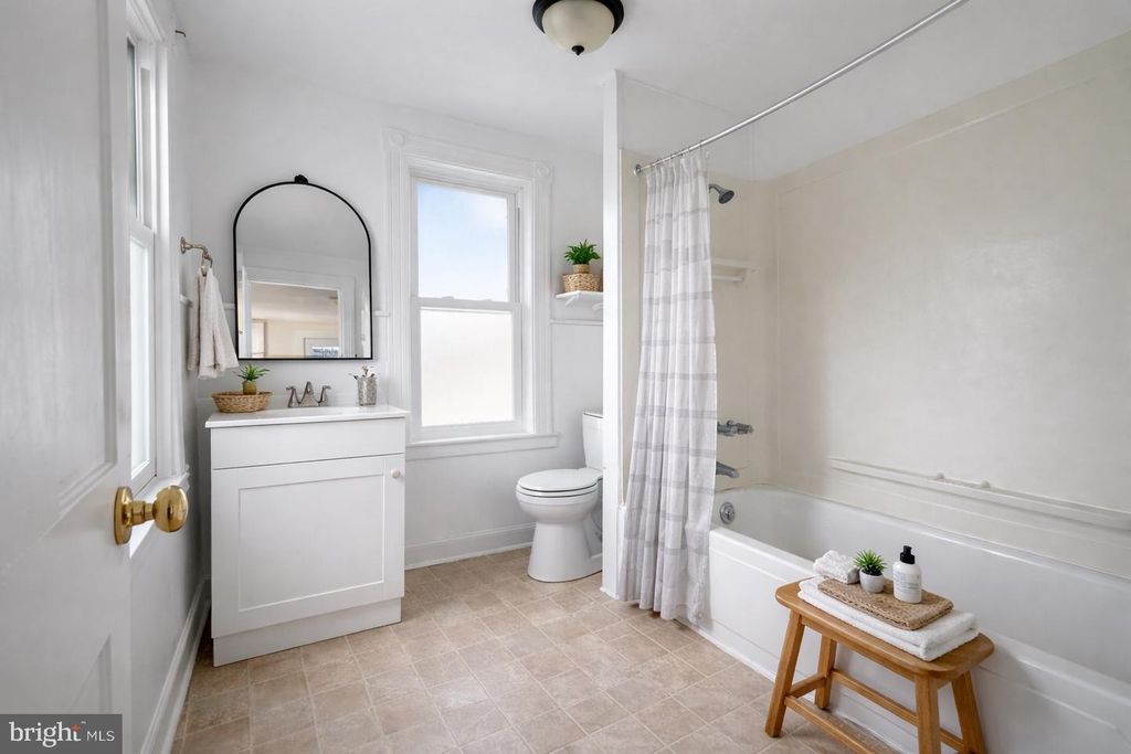 Image 5 of property listing at 235 NORTH BLVD, Salisbury, MD 21801