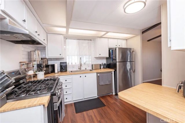 1045 N Azusa 79, Covina, CA 91722