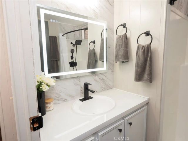 1045 N Azusa 79, Covina, CA 91722