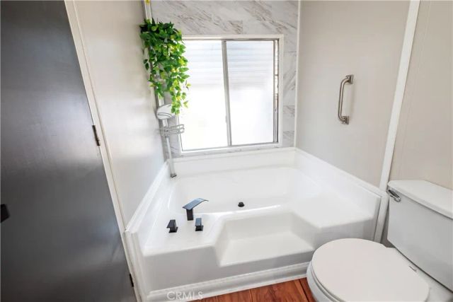 1045 N Azusa 79, Covina, CA 91722