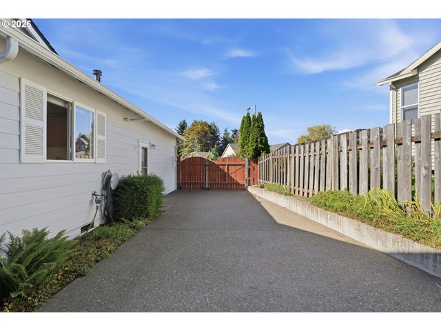 16560 Noble Dr, Oregon City, OR 97045