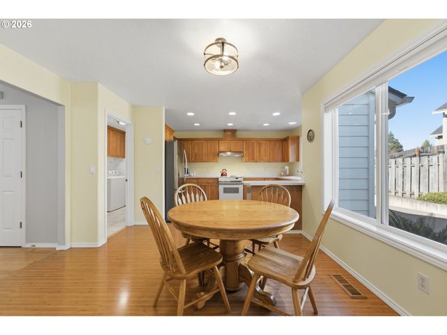 16560 Noble Dr, Oregon City, OR 97045