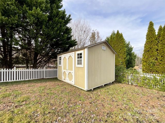 3021 Gloxinia Road, Charlotte, NC 28215