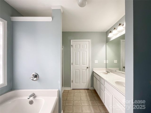 3021 Gloxinia Road, Charlotte, NC 28215