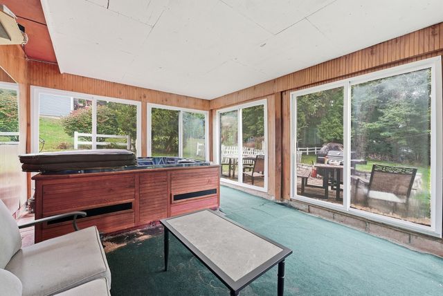 131 Beacon Hill Rd, West Springfield, MA 01089