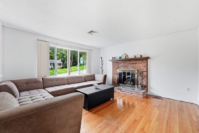 131 Beacon Hill Rd, West Springfield, MA 01089