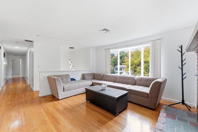 131 Beacon Hill Rd, West Springfield, MA 01089