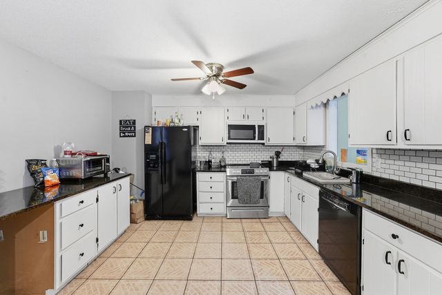 131 Beacon Hill Rd, West Springfield, MA 01089