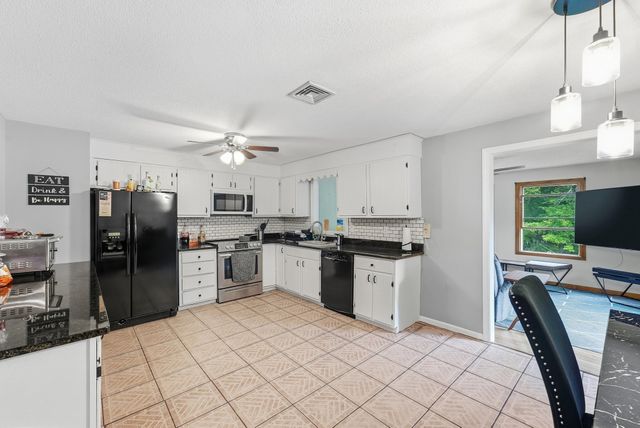 131 Beacon Hill Rd, West Springfield, MA 01089