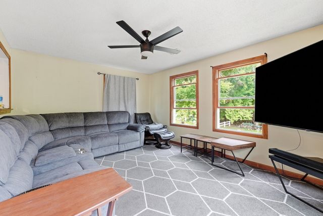 131 Beacon Hill Rd, West Springfield, MA 01089