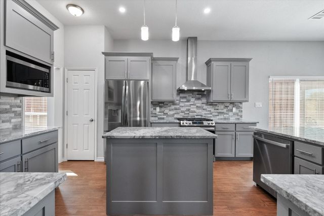 2211 Stennett Drive, Arlington, TX 76006