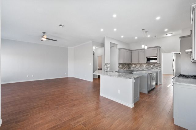 2211 Stennett Drive, Arlington, TX 76006