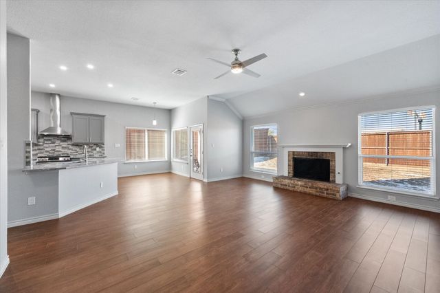 2211 Stennett Drive, Arlington, TX 76006