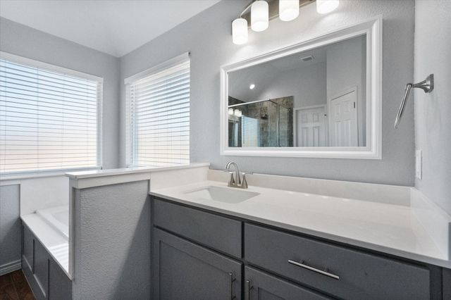 2211 Stennett Drive, Arlington, TX 76006