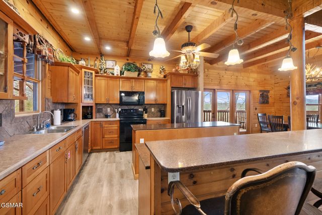 1833 Fantasy Way, Sevierville, TN 37876