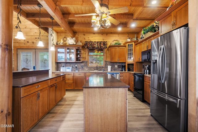 1833 Fantasy Way, Sevierville, TN 37876