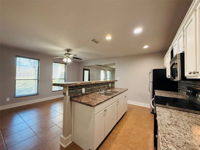 529 NW Private Road 147 Road, Rice, TX 75155