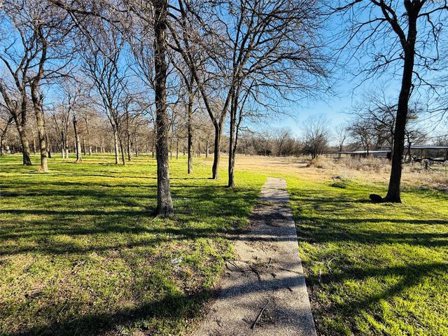 529 NW Private Road 147 Road, Rice, TX 75155