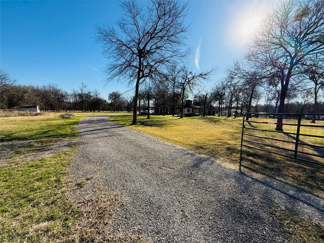 529 NW Private Road 147 Road, Rice, TX 75155