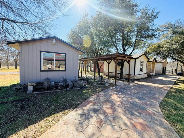 529 NW Private Road 147 Road, Rice, TX 75155