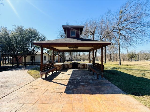 529 NW Private Road 147 Road, Rice, TX 75155