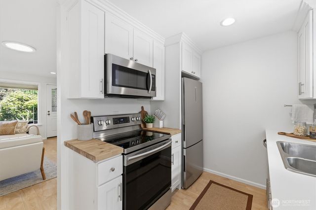8425 18th Avenue SW, Seattle, WA 98106
