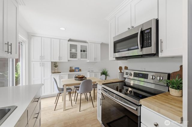 8425 18th Avenue SW, Seattle, WA 98106