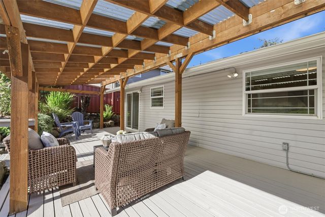8425 18th Avenue SW, Seattle, WA 98106