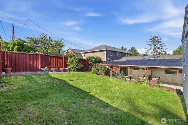 8425 18th Avenue SW, Seattle, WA 98106