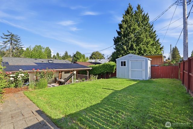 8425 18th Avenue SW, Seattle, WA 98106