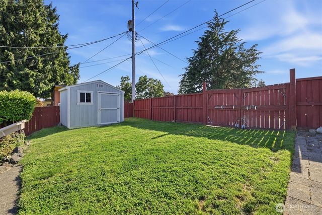 8425 18th Avenue SW, Seattle, WA 98106