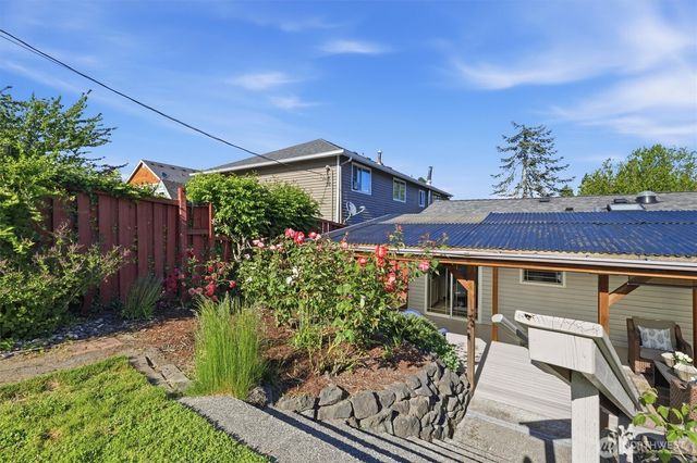 8425 18th Avenue SW, Seattle, WA 98106