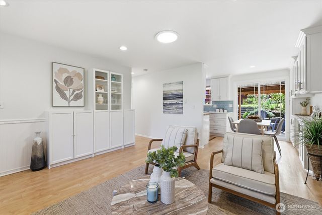 8425 18th Avenue SW, Seattle, WA 98106