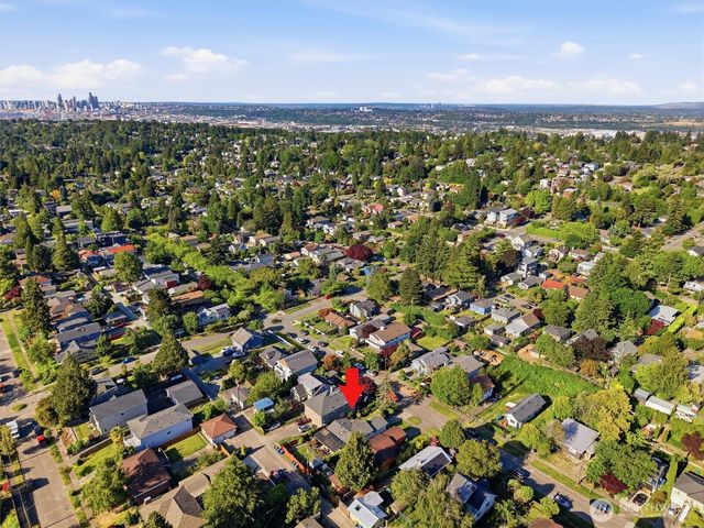 8425 18th Avenue SW, Seattle, WA 98106