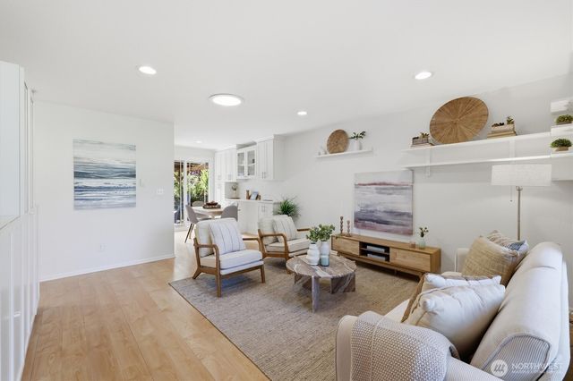 8425 18th Avenue SW, Seattle, WA 98106