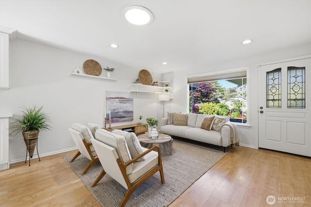8425 18th Avenue SW, Seattle, WA 98106