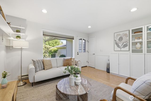 8425 18th Avenue SW, Seattle, WA 98106
