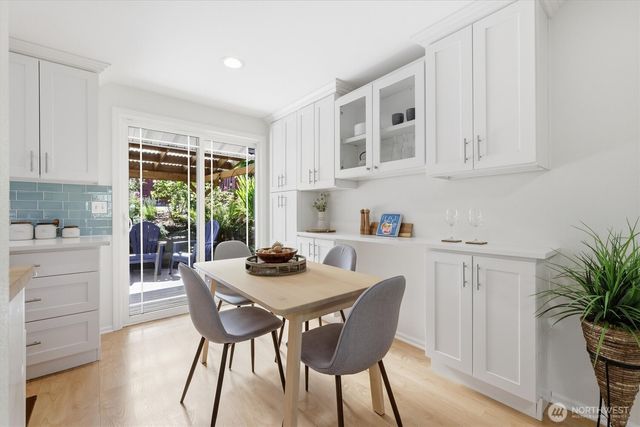 8425 18th Avenue SW, Seattle, WA 98106