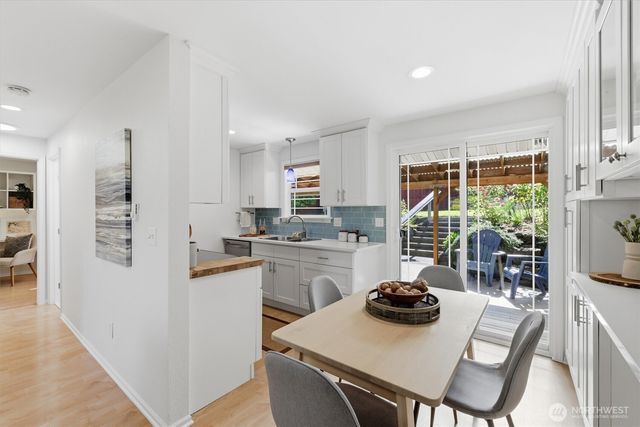 8425 18th Avenue SW, Seattle, WA 98106