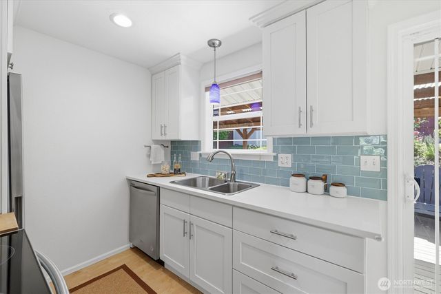 8425 18th Avenue SW, Seattle, WA 98106