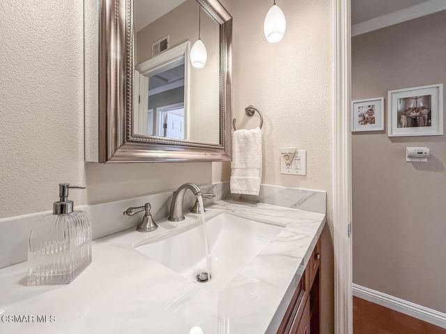 2153 Cook Circle, Thousand Oaks, CA 91360