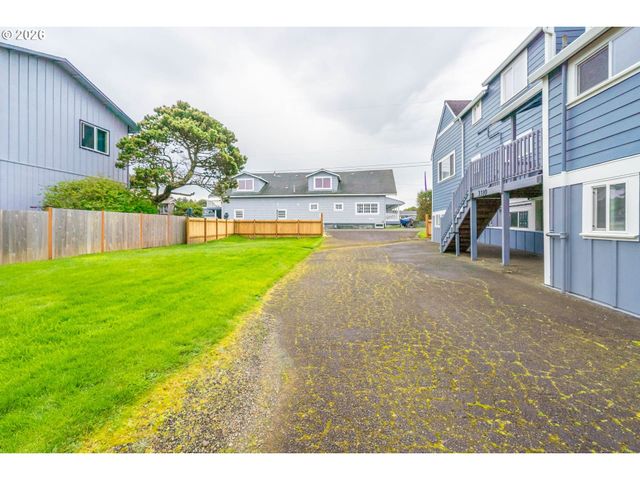 3310 Nw JETTY Ave 1, Lincoln City, OR 97367