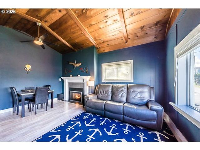 3310 Nw JETTY Ave 1, Lincoln City, OR 97367