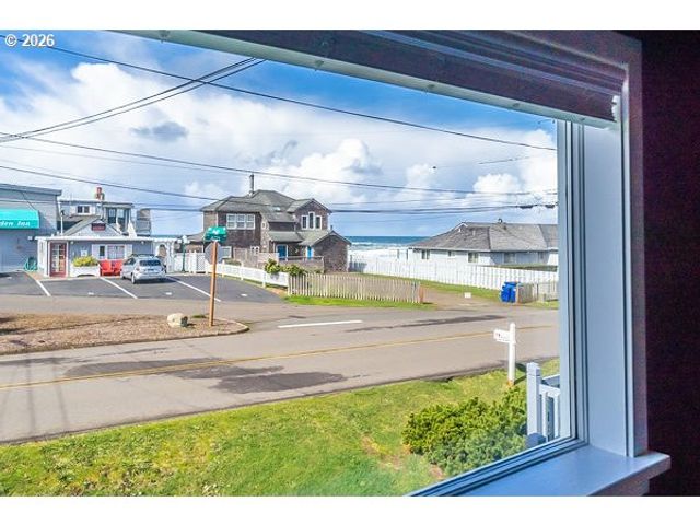 3310 Nw JETTY Ave 1, Lincoln City, OR 97367