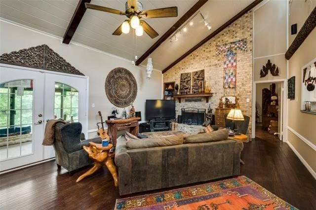 6049 W Red Bird Lane, Dallas, TX 75236