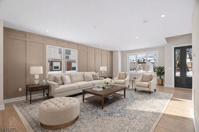 12 Western Dr, Fair Lawn Boro, NJ 07410