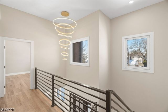 12 Western Dr, Fair Lawn Boro, NJ 07410